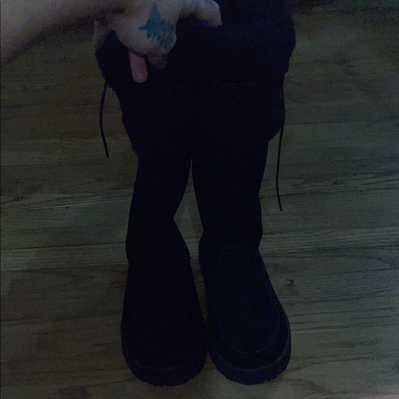 BearPaw Black Winter Boots with Buckle Detail - Picture 5 of 6